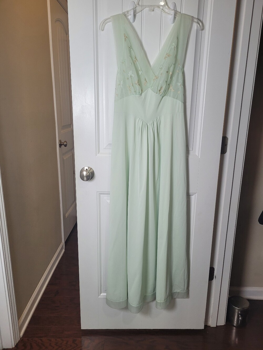 Vanity Fair VINTAGE Mint Green V-Neck Embroidered Maxi night gown.